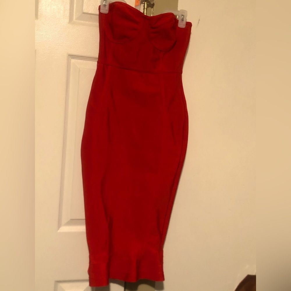 Pretty Little Thing dress fits like a glove